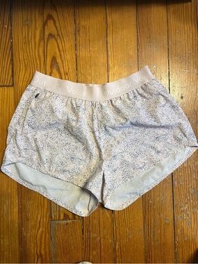 Outdoor Voices Relay short in color prism pink